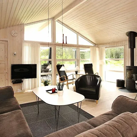 Four-bedroom In 2 * Ålbæk