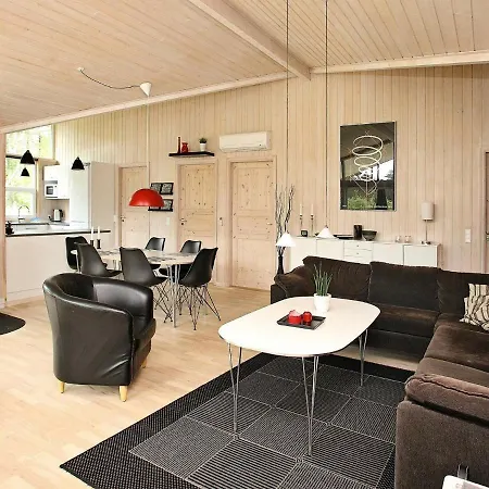 Casa de Férias Four-bedroom In 2 *