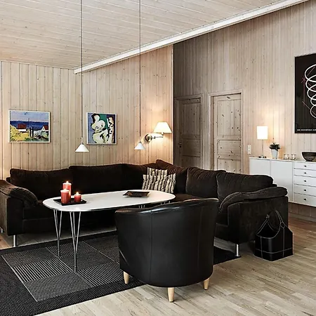 Four-bedroom In 2 Ålbæk